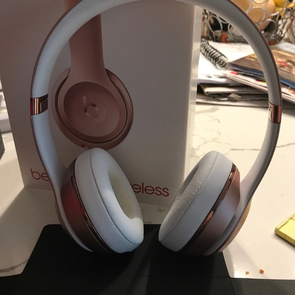 Rose Gold LE Beats - Picture 3 of 4